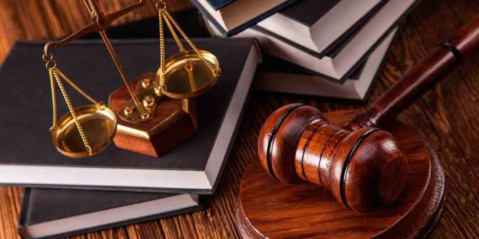 Escritório de Advocacia Tavares & Macedo - Equipe em atendimento